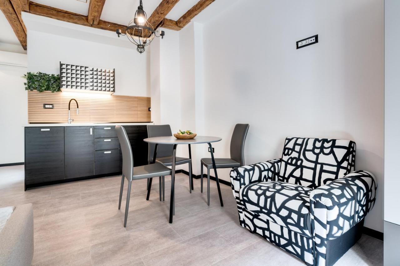 Black & White Apartments Rijeka Exterior foto